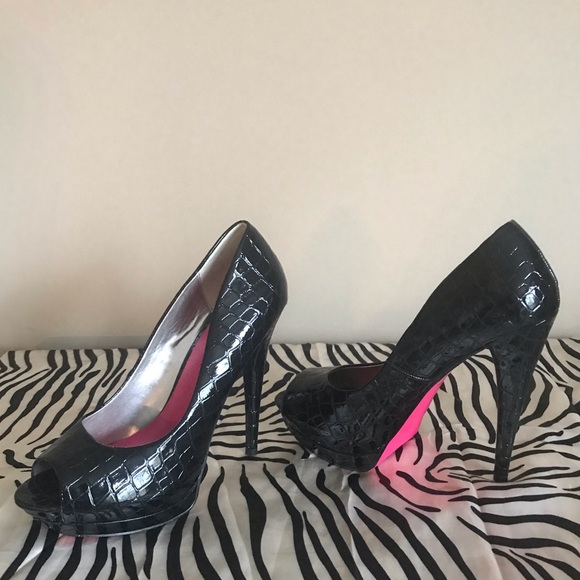 Shoedazzle “Vega” Peeptoe Stilettos - Picture 4 of 6